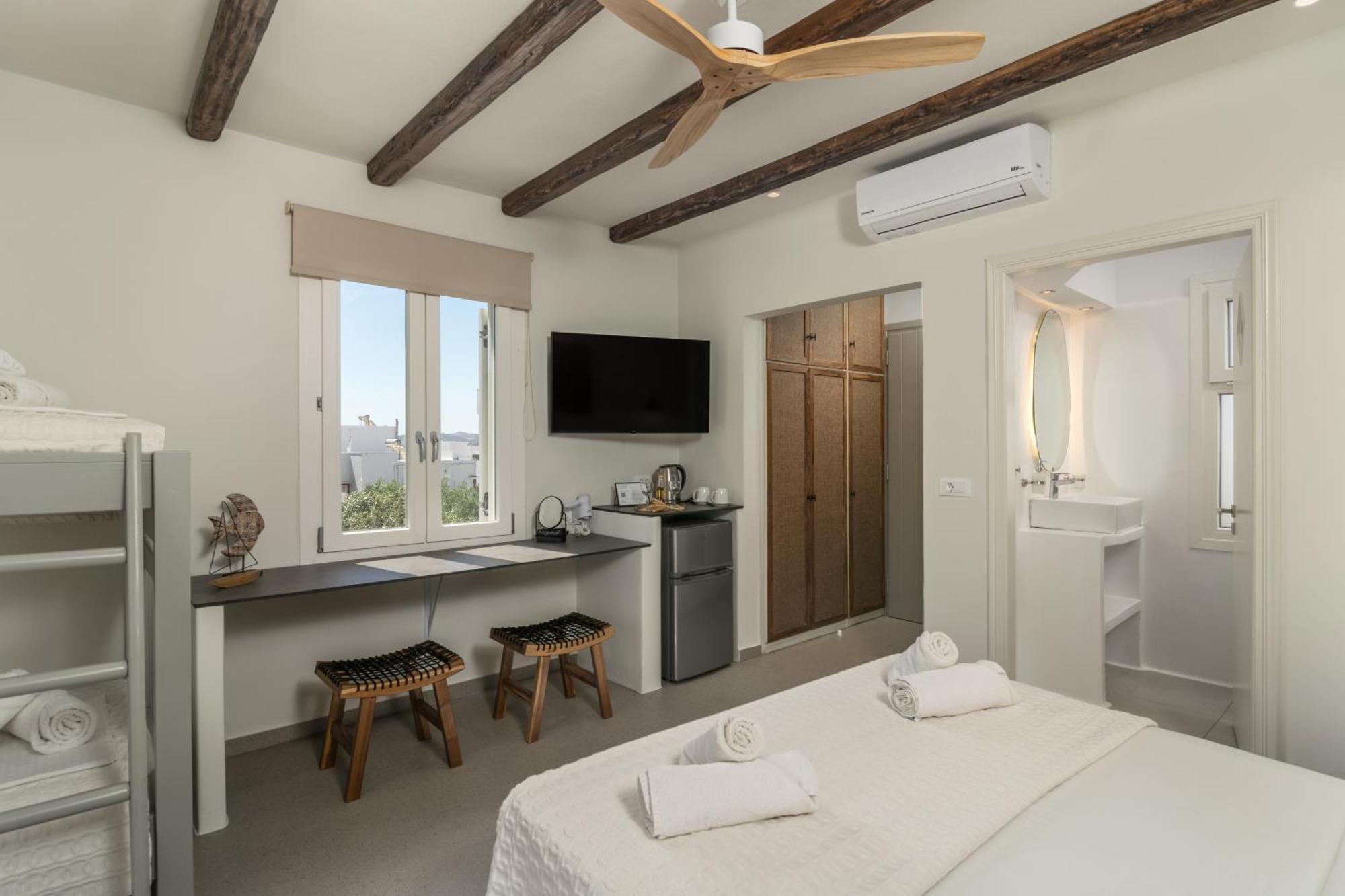Rigas Aparthotel Adamantas (Milos)